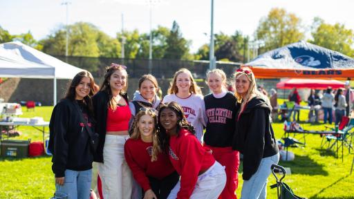 Alumni posing for a photo